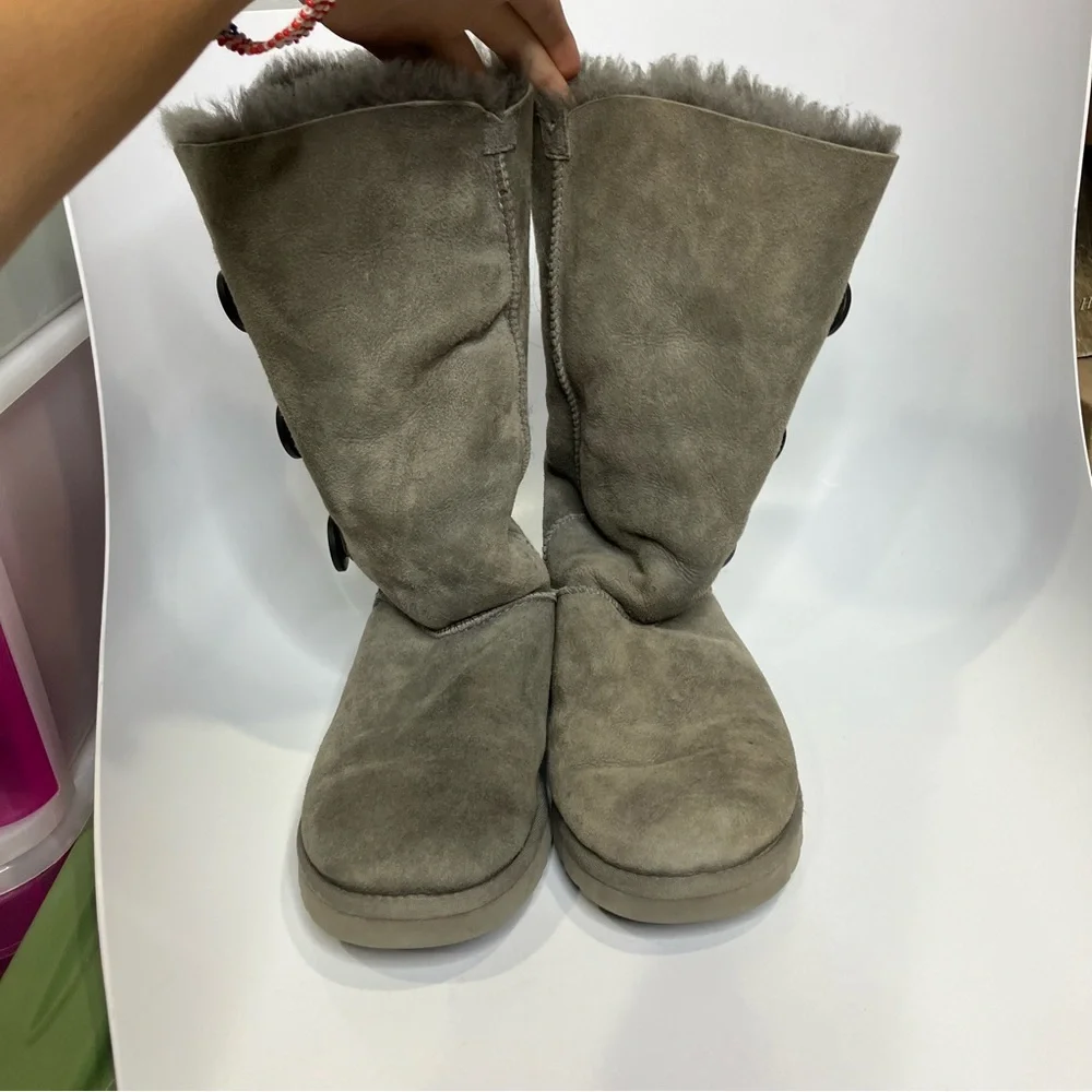 UGG Bailey button triplet ll shearling lined boots suede leather‎ women’s size